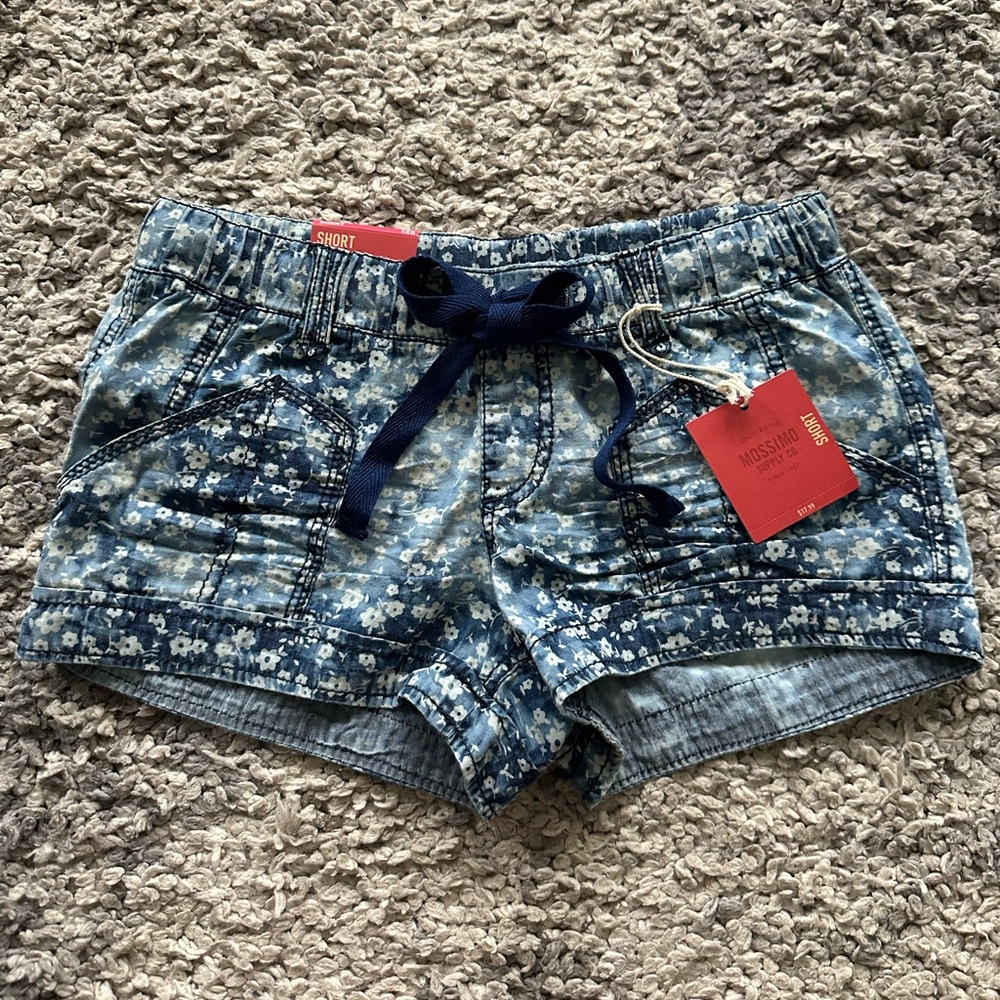 Flower tie waist shorts